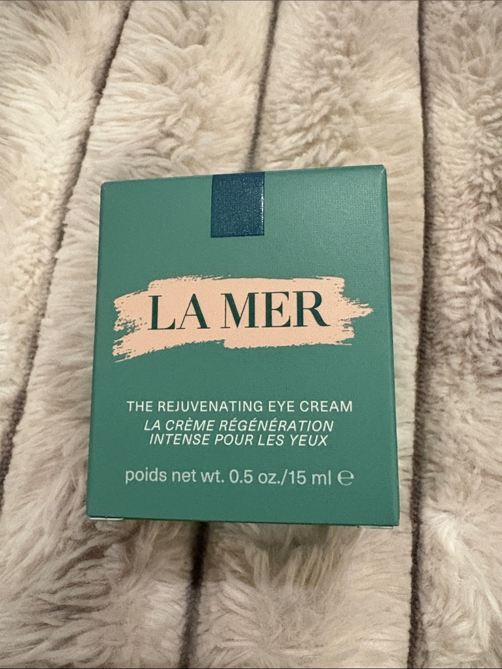 La Mer Rejuvenating Eye Cream - Teal and Peach Accents
